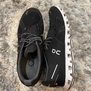 On running/cloud tennis shoes